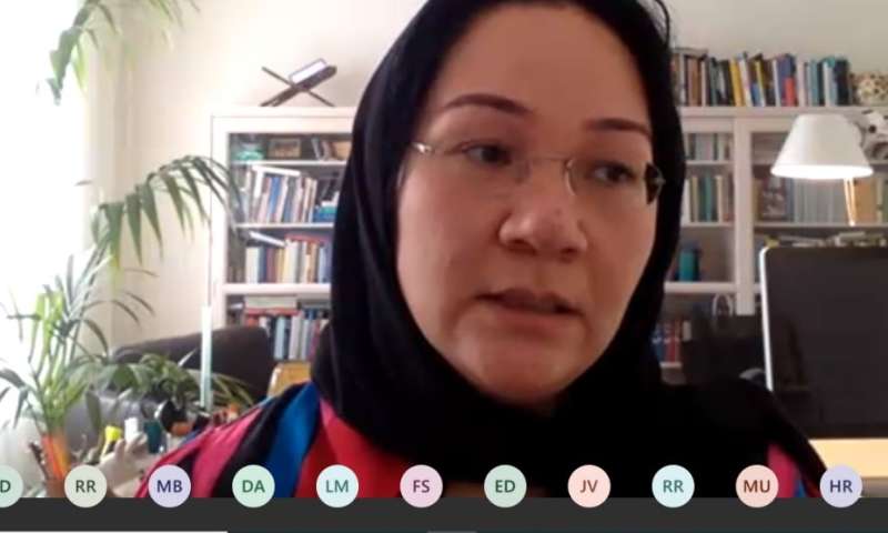 Shirin Musa geeft digitaal college over vrouwenrechten